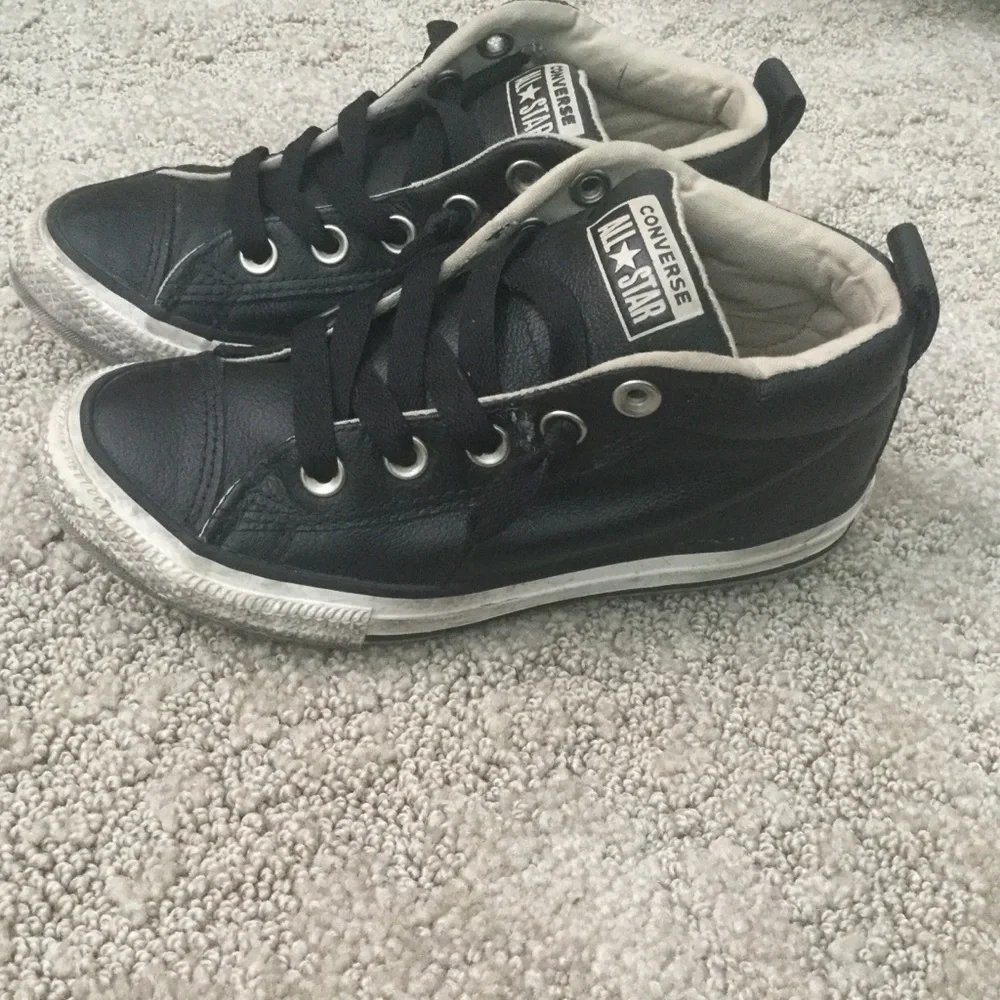 Kids Black Leather Converse High Top Sneakers Size 1.5 Casual Basic Comfort